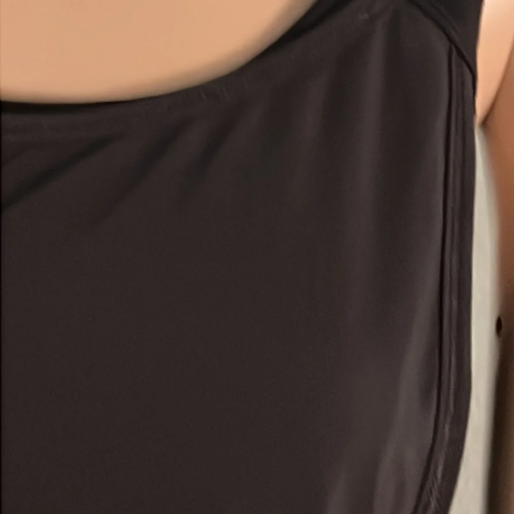 (Lululemon) ladies top size 6 please check measurement because there is no tag - Picture 8 of 17